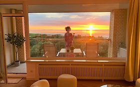 Panoramameerblicksuite direkt am Strand, Garage Wlan, Aufzug, Smarttv,Bettwäsche,Handtücher, Netflix uvm